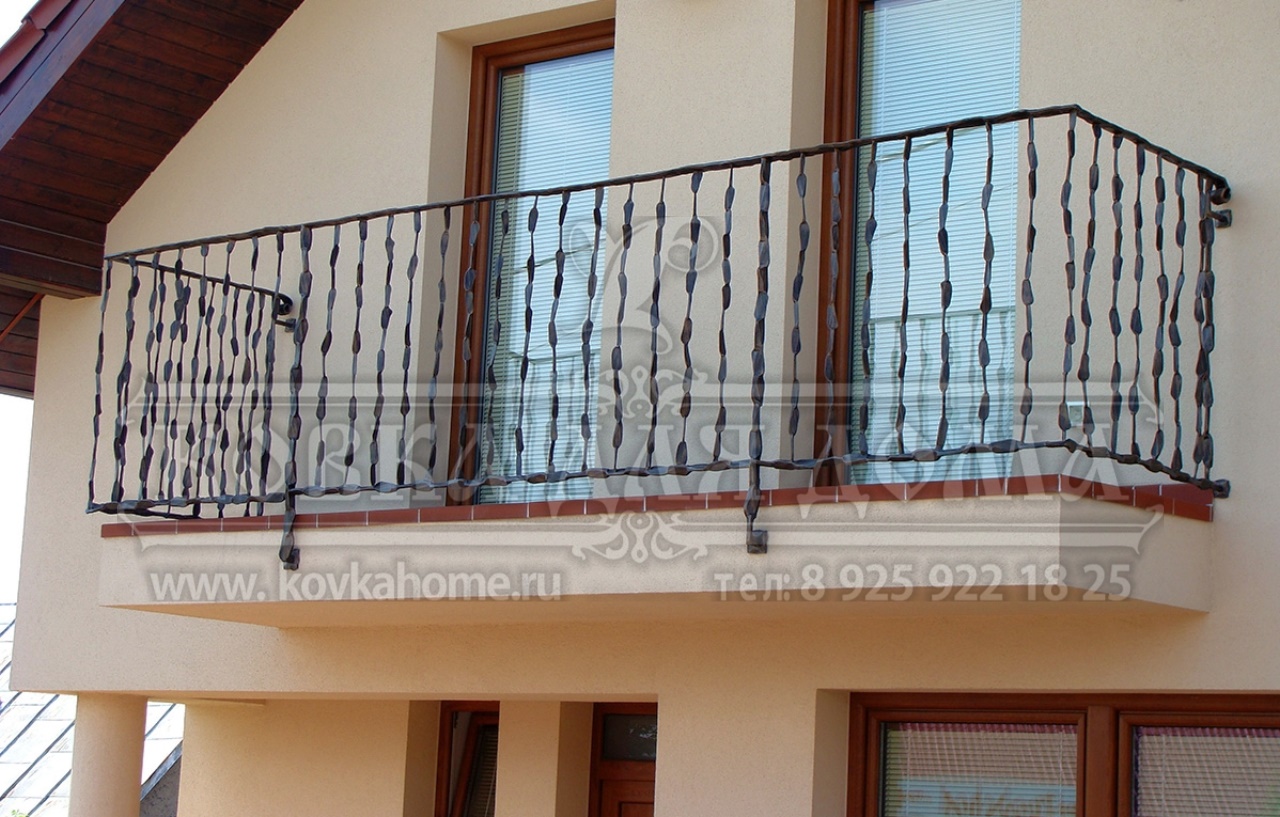Ограждение на балкон кованое - оригинальный классический дизайн.