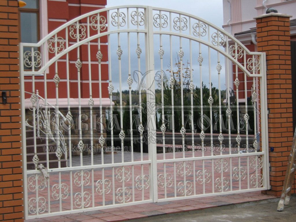 Фото кованые ворота белые