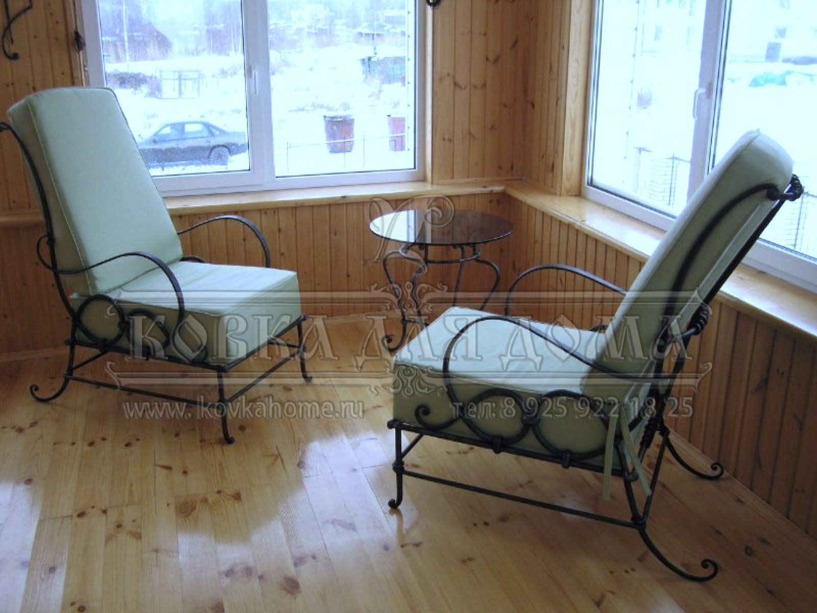 Кованые кресла удобные с кованым столиком на террасу или в гостиную с мягкой сидушкой и спинкой.