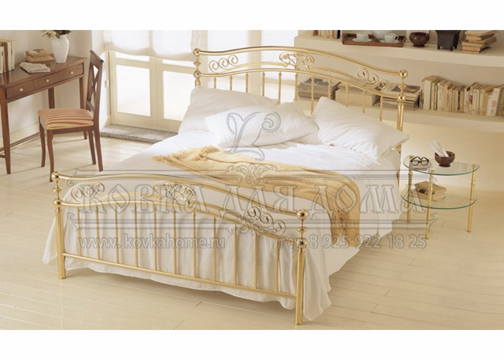 Кованая кровать золотая, в классическом стиле ручная работа. Размеры 2200х1800мм высота ложа 400мм изголовья 1400мм