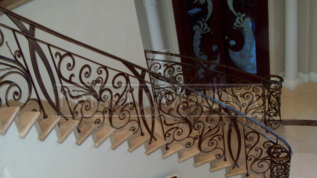 Кованые перила в стиле барокко для лестницы с элементами ручной ковки заказать с монтажом в Москве и области по тел: +7 (916) 536-56-50