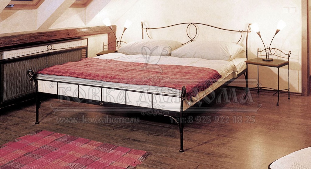 Кованая кровать большая, в классическом стиле ручная работа. Размеры 2200х2200мм высота ложа 400мм изголовья 1700мм.