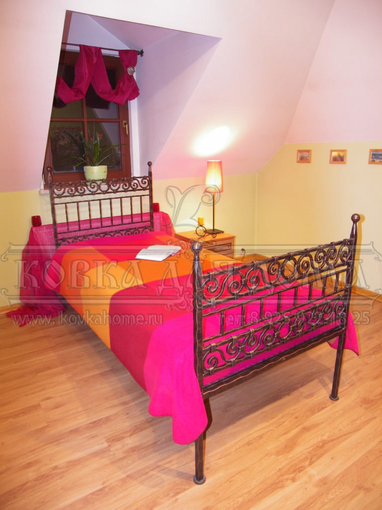Кованая кровать односпальная цвет на ваш выбор, в классическом стиле с художественными коваными элементами. Размеры 2200х1100мм высота ложа 400мм изголовья 1100мм