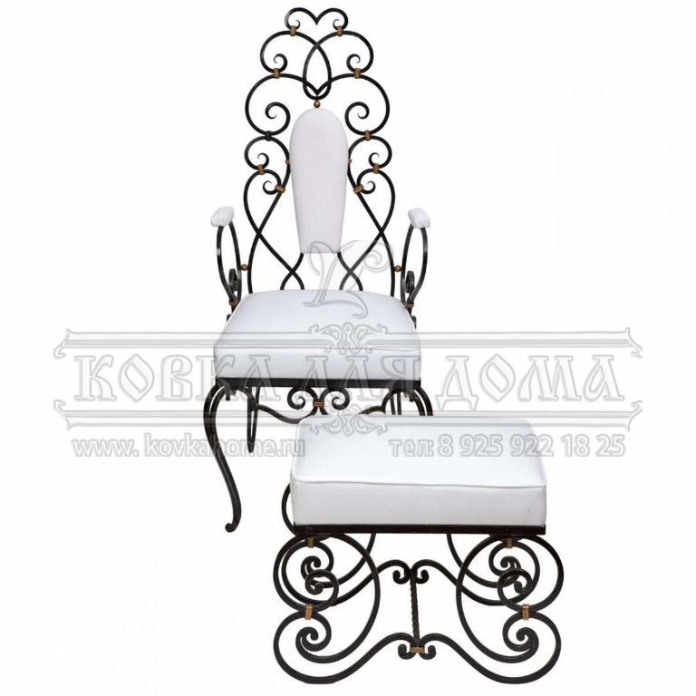 Кованое кресло с мягким сиденьем в барочном стиле с белым сиденьем