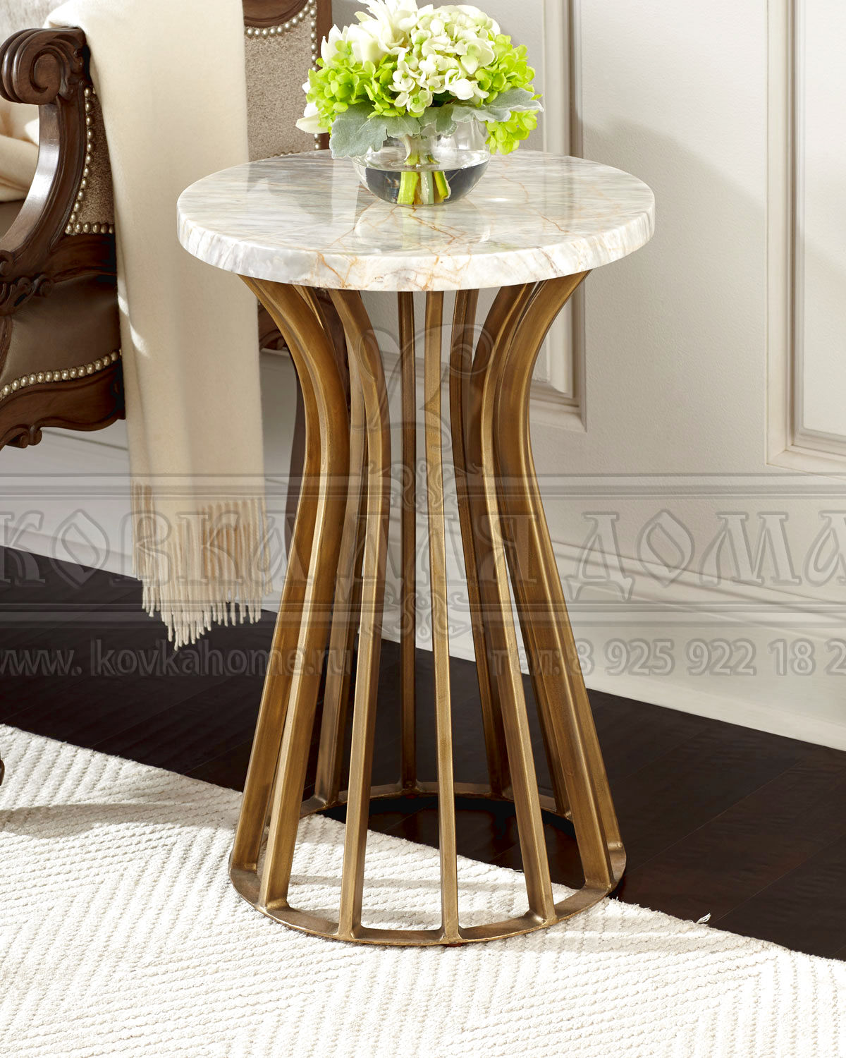 Столик дизайнерский в современном стиле с мраморной или стеклянной столешницей: Размер на фото 760(H)х400(D)мм.