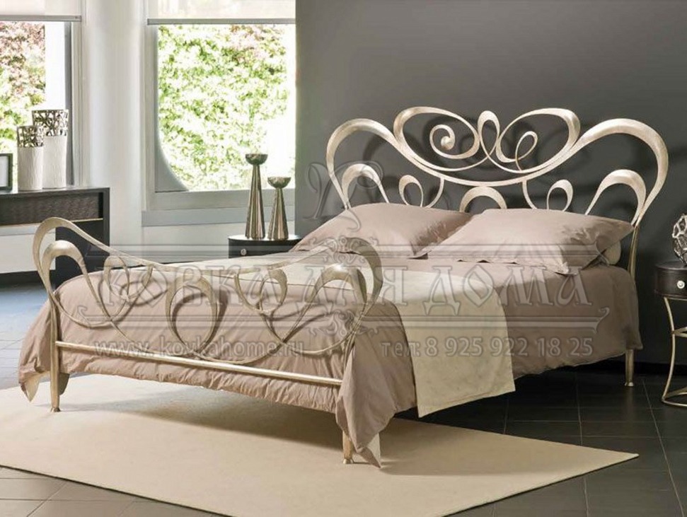 Кованая кровать от дизайнера - декоративная ручная ковка с художественными коваными элементами. Размеры 2200х1800мм высота ложа 400мм изголовья 1200мм